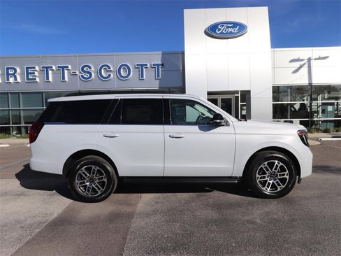 New 2025 Ford Expedition Active image 18