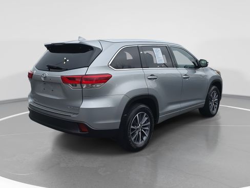 Used 2018 Toyota Highlander XLE image 5