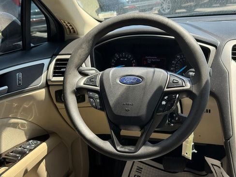 Used 2013 Ford Fusion SE FWD image 12