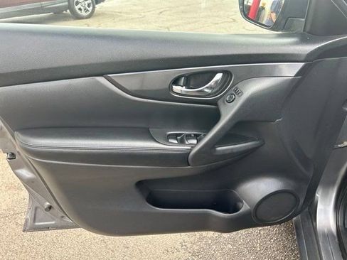Used 2017 Nissan Rogue S FWD image 11