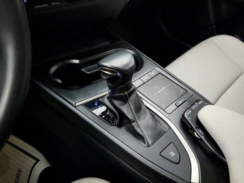 Used 2019 Lexus UX 200 w/ Accessory Package 2 image 17