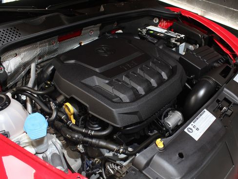 Used 2018 Volkswagen Beetle 2.0T S image 30