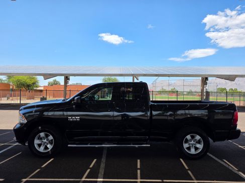 Used 2018 RAM 1500 Express RWD image 2