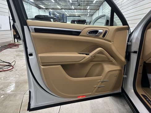 Used 2017 Porsche Cayenne Platinum Edition image 9