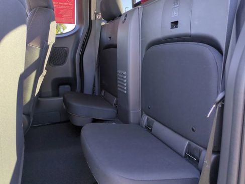 Used 2025 Nissan Frontier SV image 14