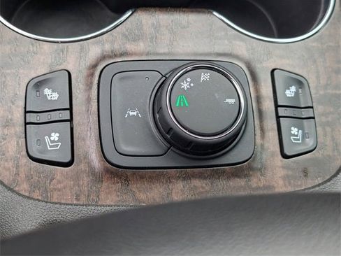 Used 2022 GMC Acadia Denali w/ Denali Ultimate Package image 18