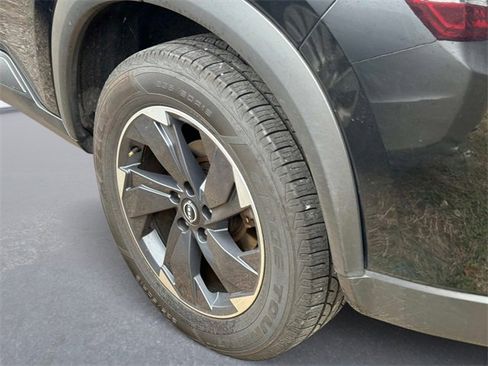 Used 2024 Nissan Rogue SV image 7