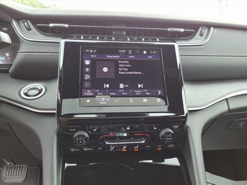 New 2025 Jeep Grand Cherokee L Altitude image 16