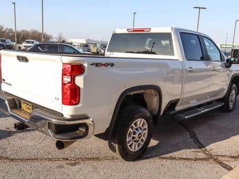 Used 2025 Chevrolet Silverado 2500 LT w/ Convenience Package image 4