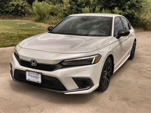 Used 2024 Honda Civic Sport image 2