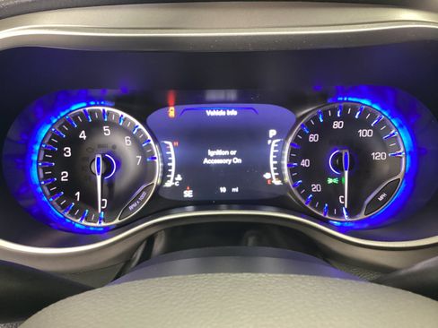 New 2027 Chrysler Pacifica Select AWD/4WD image 25