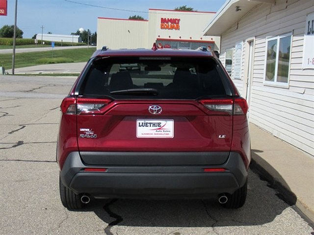 Used 2021 Toyota RAV4 LE FWD image 8