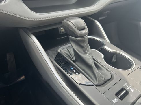 Used 2023 Toyota Highlander L image 29