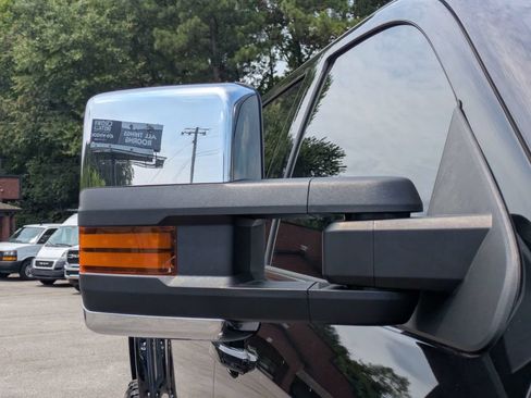 Used 2018 GMC Sierra 2500 Denali w/ Duramax Plus Package AWD/4WD image 10