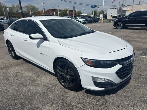 Used 2021 Chevrolet Malibu LT FWD image 3