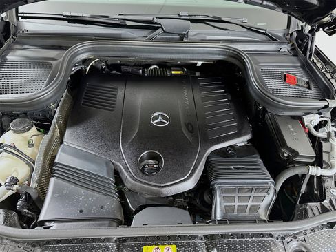 Used 2025 Mercedes-Benz GLS 450 4MATIC image 34