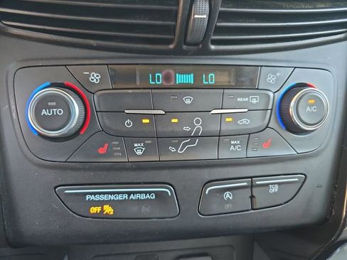 Used 2017 Ford Escape Titanium image 26