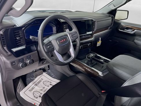 Used 2025 GMC Sierra 1500 Elevation w/ Preferred Package AWD/4WD image 9