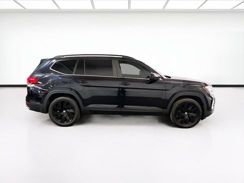 Used 2024 Volkswagen Atlas SE w/ Panoramic Sunroof Package FWD image 24