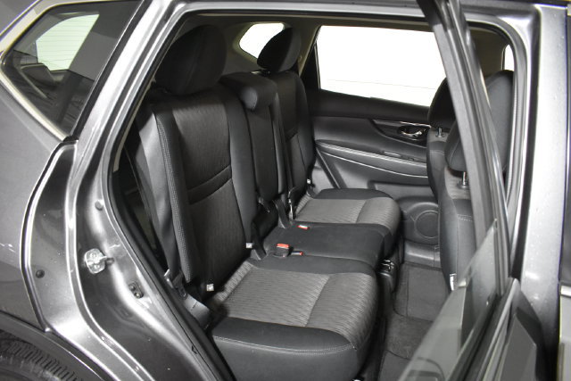 Used 2017 Nissan Rogue S AWD/4WD image 28