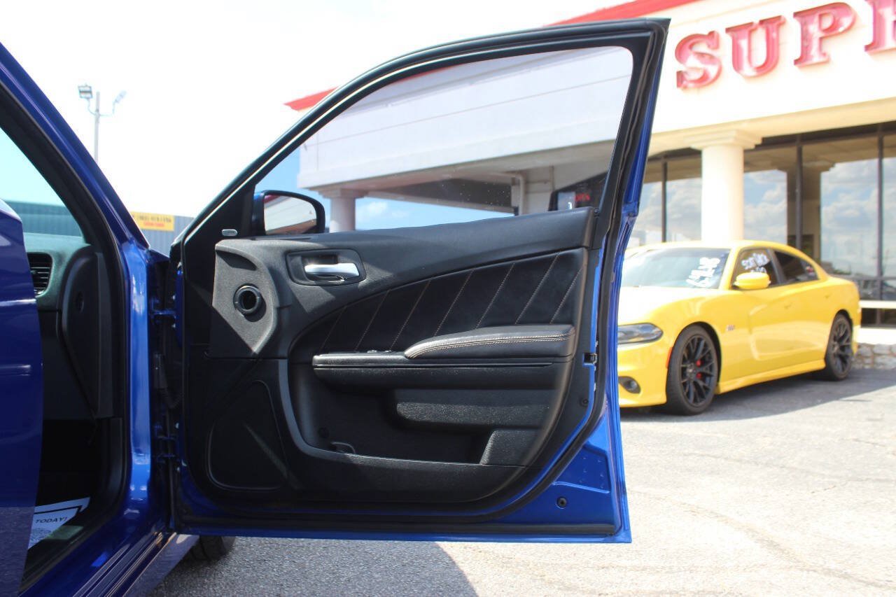 Used 2018 Dodge Charger R/T RWD image 10