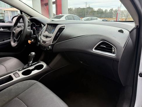 Used 2018 Chevrolet Cruze LS image 19