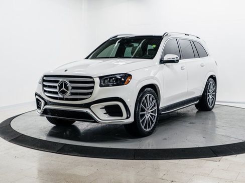 Used 2024 Mercedes-Benz GLS 450 4MATIC image 3