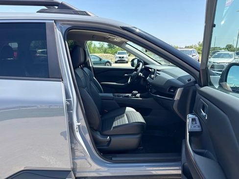 Used 2025 Nissan Rogue SV AWD/4WD image 20