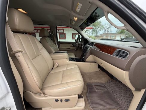 Used 2009 GMC Sierra 3500 SLT AWD/4WD image 19