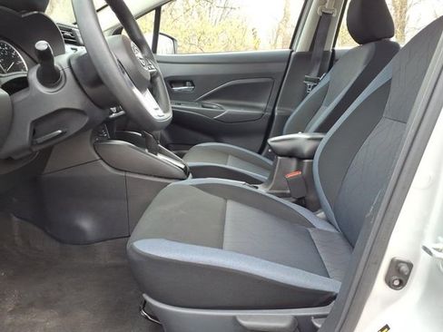 Used 2025 Nissan Versa SV image 15