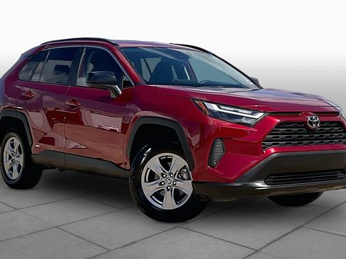 Used 2025 Toyota RAV4 LE AWD/4WD image 3