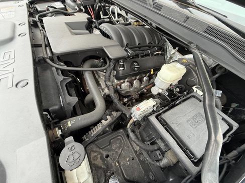 Used 2018 GMC Yukon SLE image 32