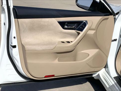 Used 2013 Nissan Altima 2.5 SV image 22