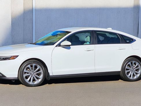 Used 2023 Honda Accord LX image 9