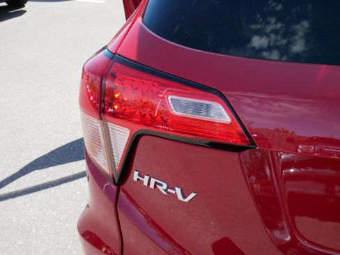 Used 2018 Honda HR-V EX image 17