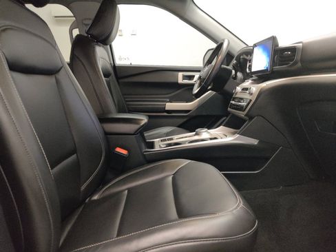 Used 2022 Ford Explorer XLT w/ Equipment Group 202A RWD image 21