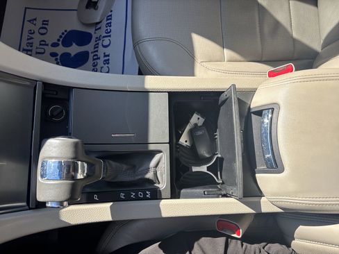 Used 2012 Ford Taurus Limited FWD image 22