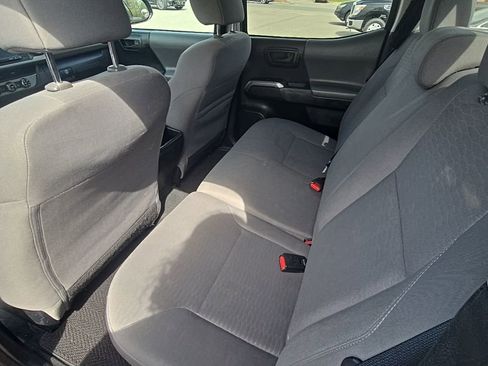 Used 2016 Toyota Tacoma SR5 w/ Towing Package image 11