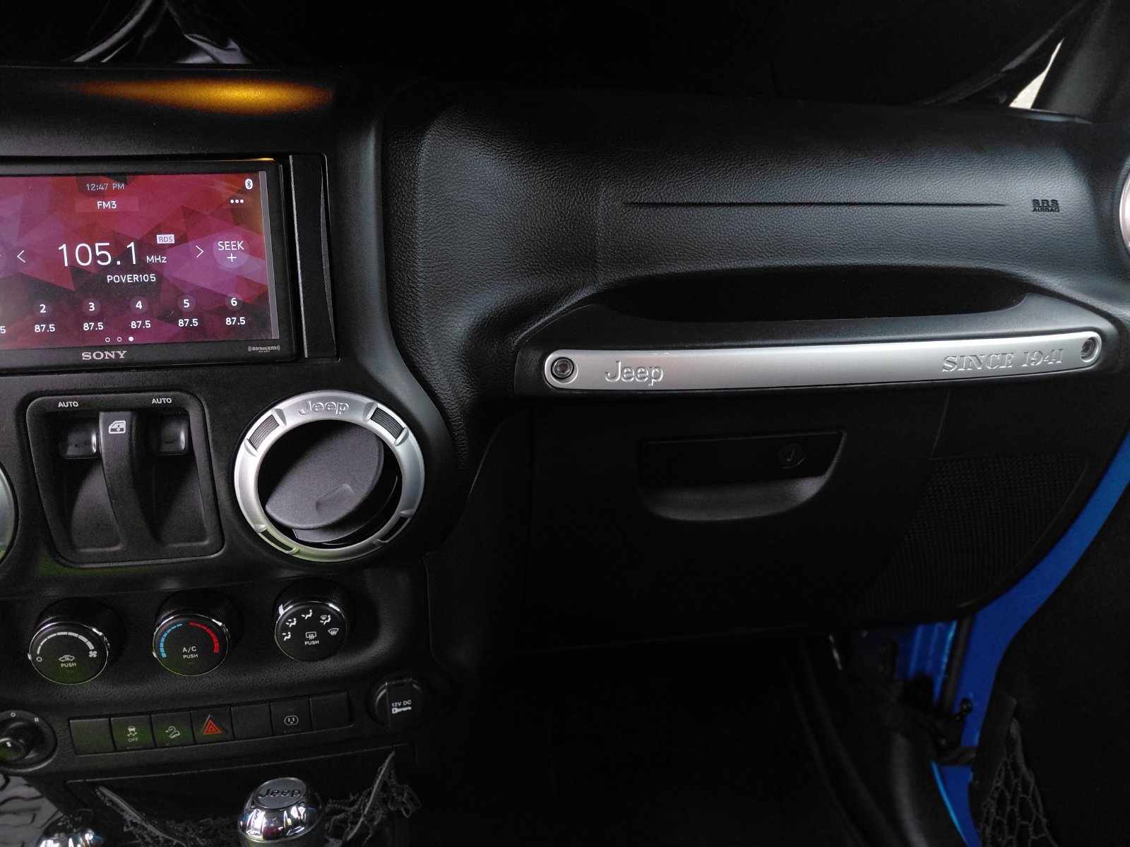 Used 2016 Jeep Wrangler Sahara AWD/4WD image 3