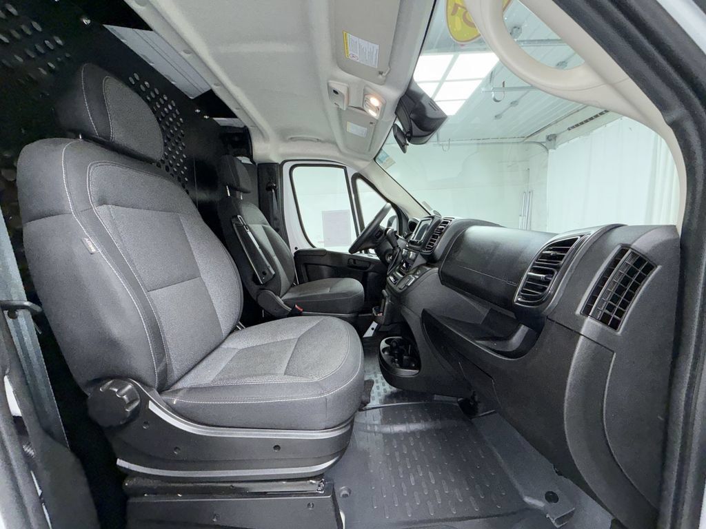 Used 2025 RAM ProMaster 2500 w/ U-Haul Equipment Group FWD image 28