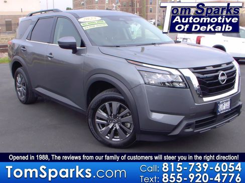 Used 2025 Nissan Pathfinder SV AWD/4WD image 1