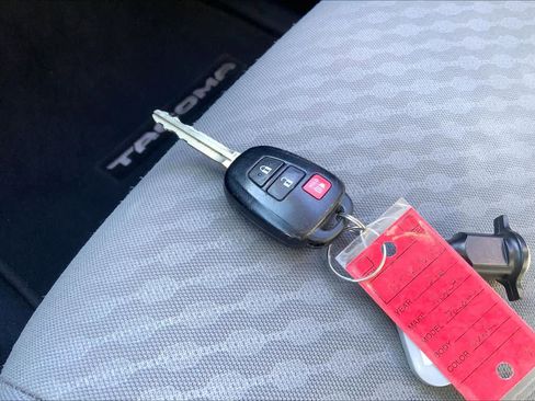 Used 2022 Toyota Tacoma SR5 w/ Technology Package image 14