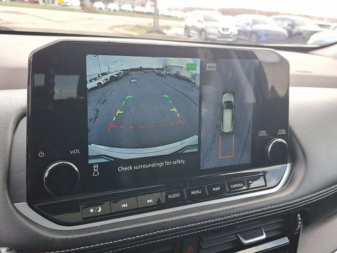 Used 2023 Nissan Rogue Platinum w/ Platinum Premium Package image 18