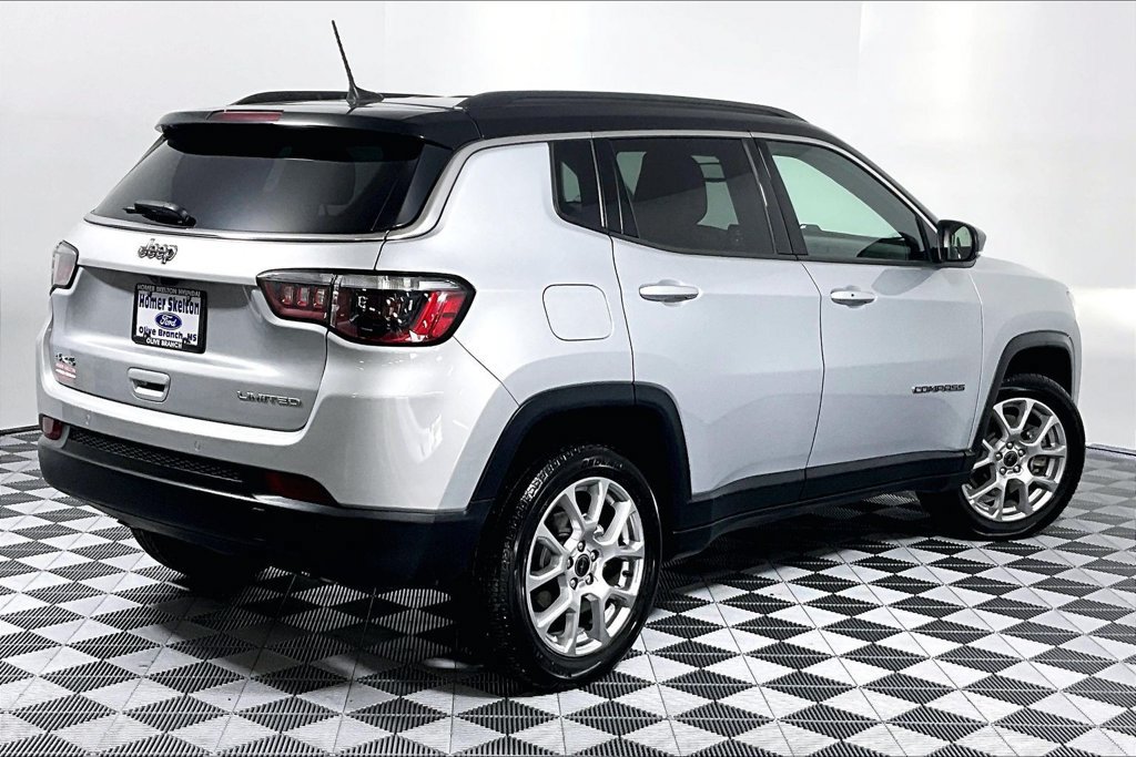 Used 2025 Jeep Compass Limited AWD/4WD image 12