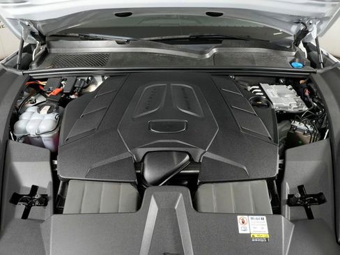 Certified 2024 Porsche Cayenne Coupe AWD/4WD image 42