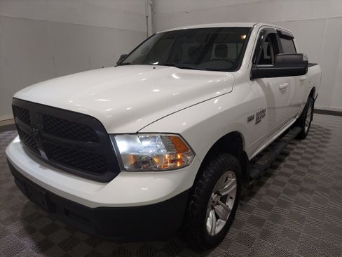 Used 2019 RAM 1500 Classic SLT AWD/4WD image 1