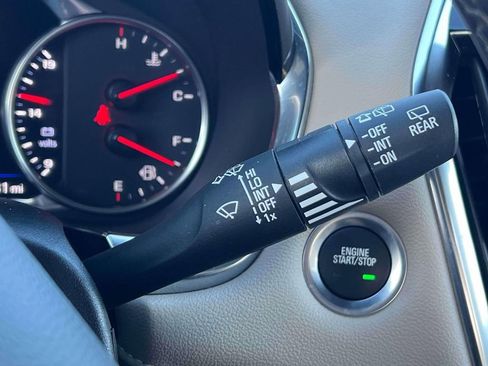 Used 2023 Chevrolet Traverse Premier image 23