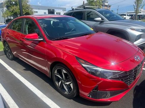 Used 2021 Hyundai Elantra SEL w/ Convenience + Premium Package FWD image 3