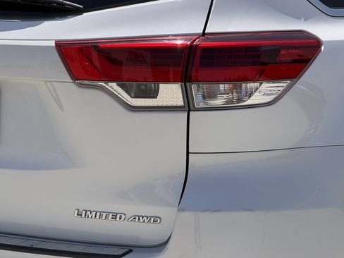 Used 2019 Toyota Highlander Limited Platinum AWD/4WD image 10