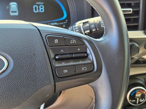 Used 2025 Hyundai Venue SEL image 28